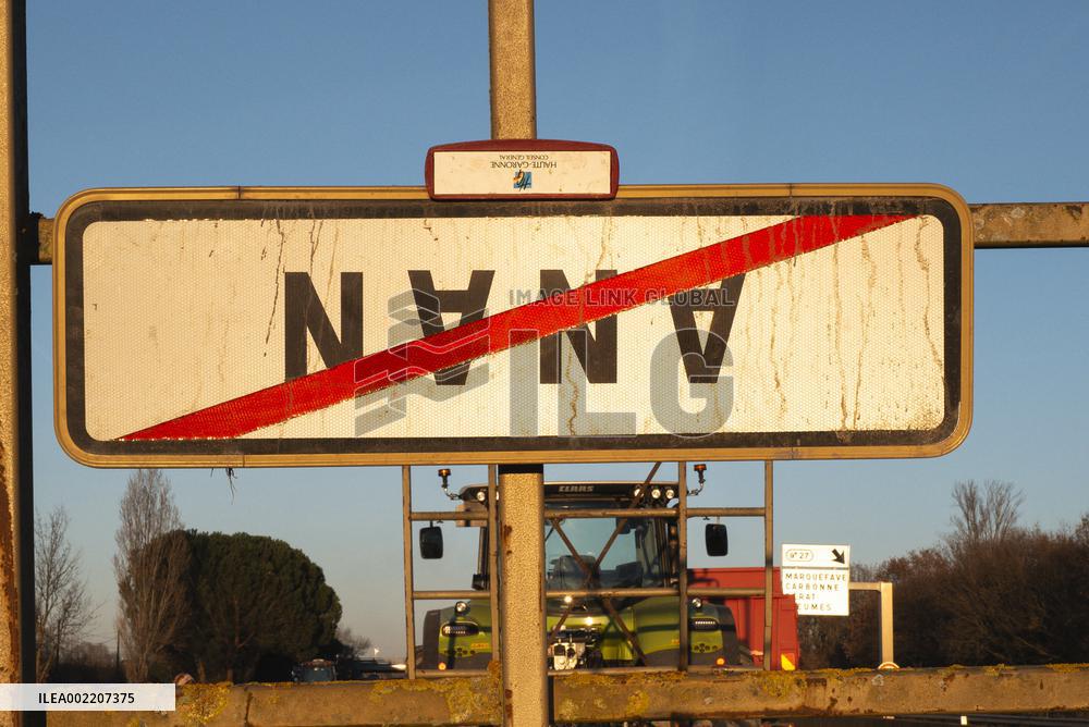 Farmers Block A64 Motorway - South Of Toulouse