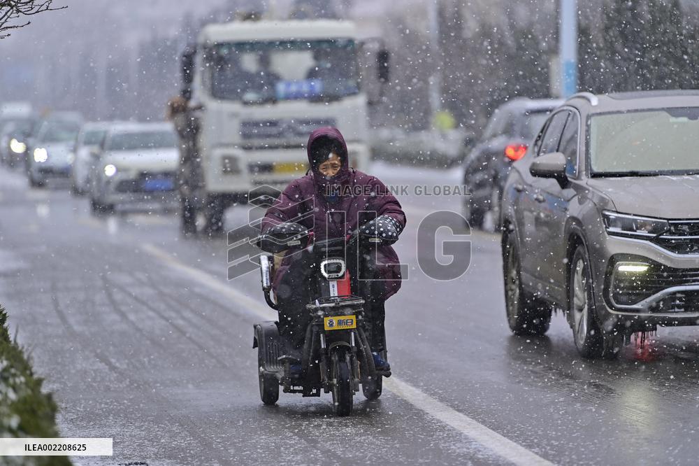 Temperatures Drop Sharply in Central and Eastern China