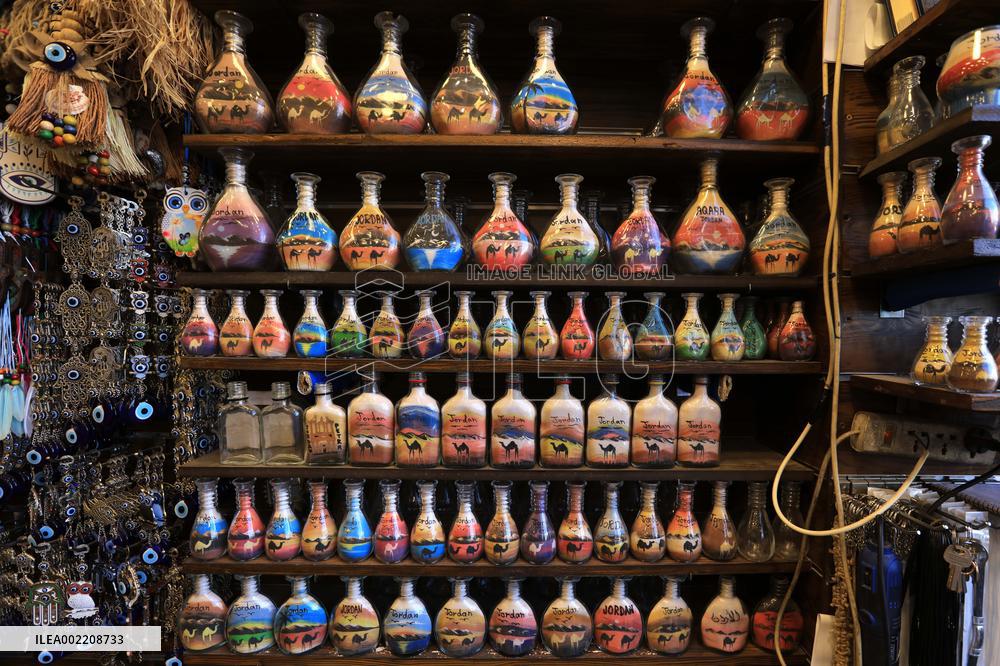 JORDAN-AMMAN-SAND BOTTLE ARTIST