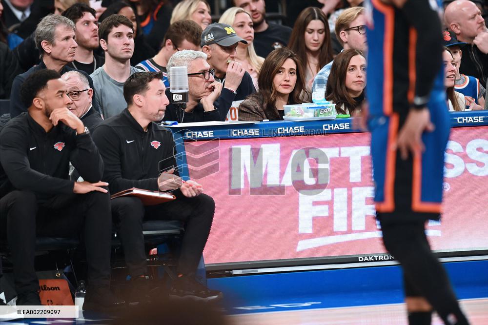 Celebs At Knicks Game - NY