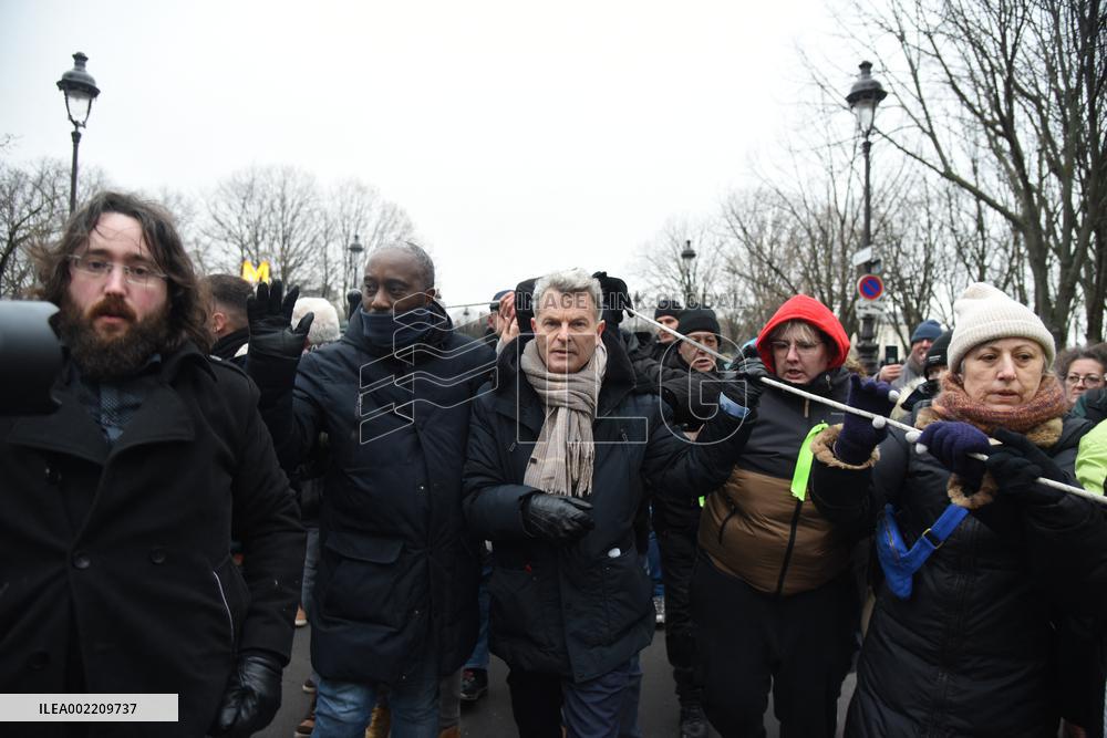 Fabien Roussel at the protest against the immigration law - Paris