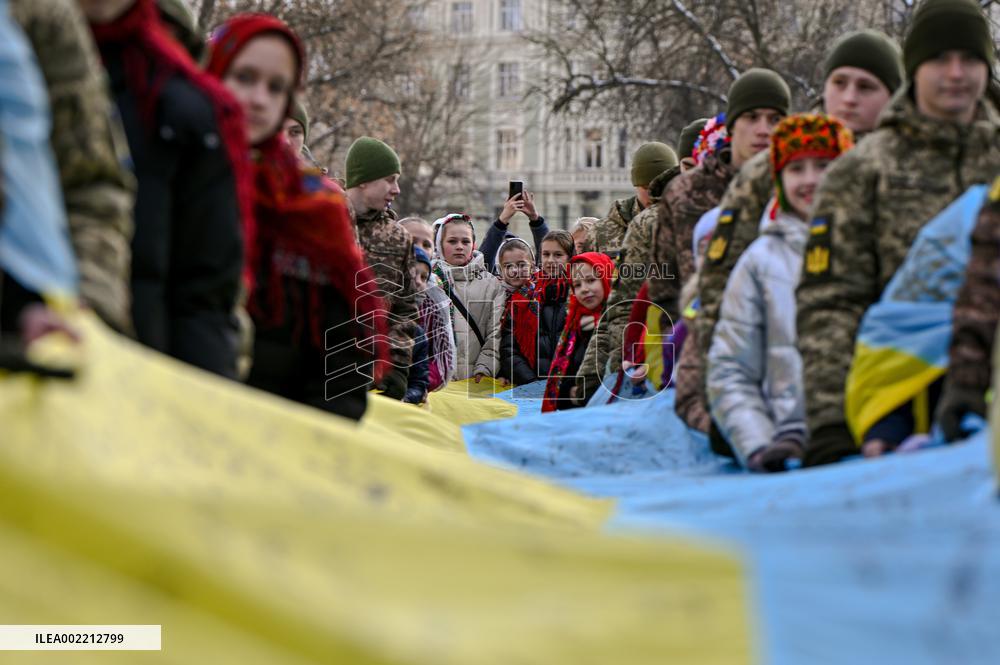 Longest flag signed by military in Lviv