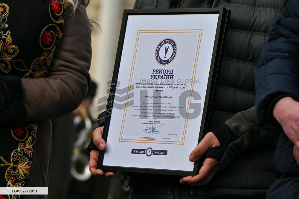 Longest flag signed by military in Lviv