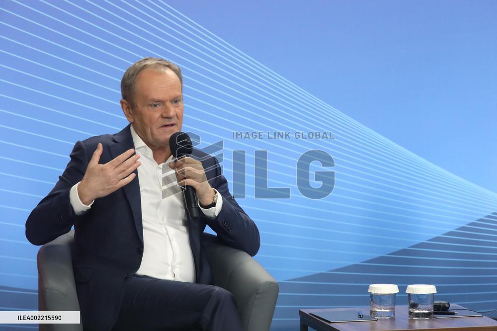 Volodymyr Zelenskyy and Donald Tusk meet with students in Kyiv