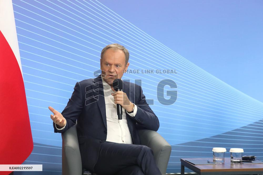 Volodymyr Zelenskyy and Donald Tusk meet with students in Kyiv