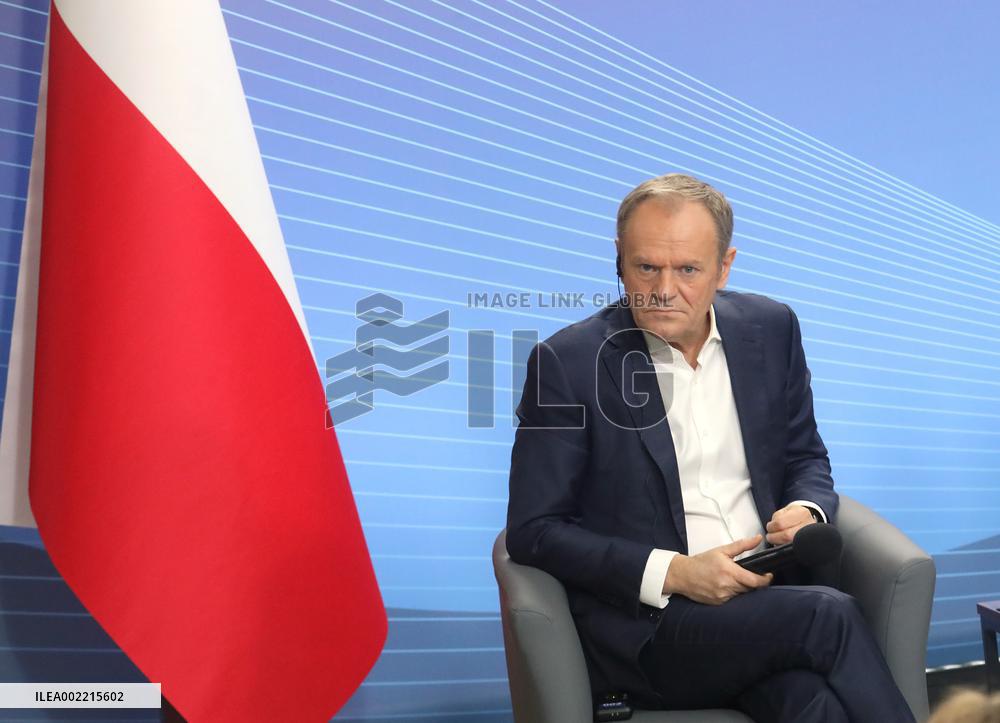 Volodymyr Zelenskyy and Donald Tusk meet with students in Kyiv