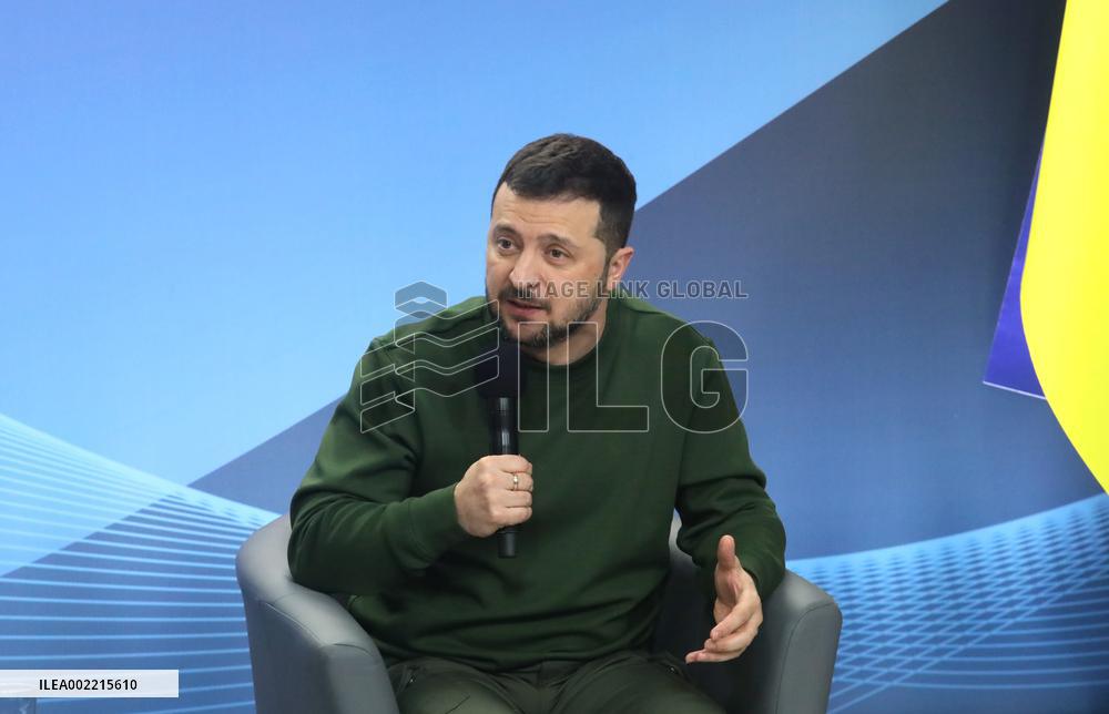 Volodymyr Zelenskyy and Donald Tusk meet with students in Kyiv