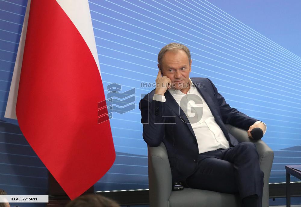 Volodymyr Zelenskyy and Donald Tusk meet with students in Kyiv