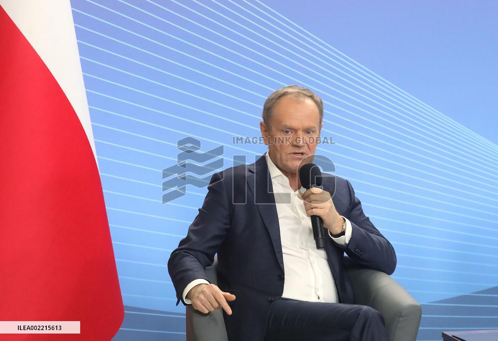 Volodymyr Zelenskyy and Donald Tusk meet with students in Kyiv