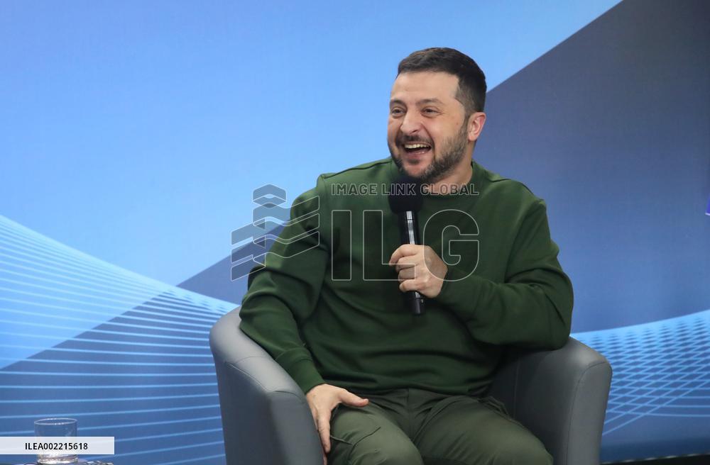 Volodymyr Zelenskyy and Donald Tusk meet with students in Kyiv