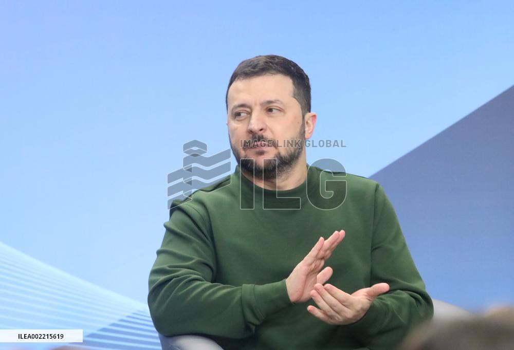 Volodymyr Zelenskyy and Donald Tusk meet with students in Kyiv