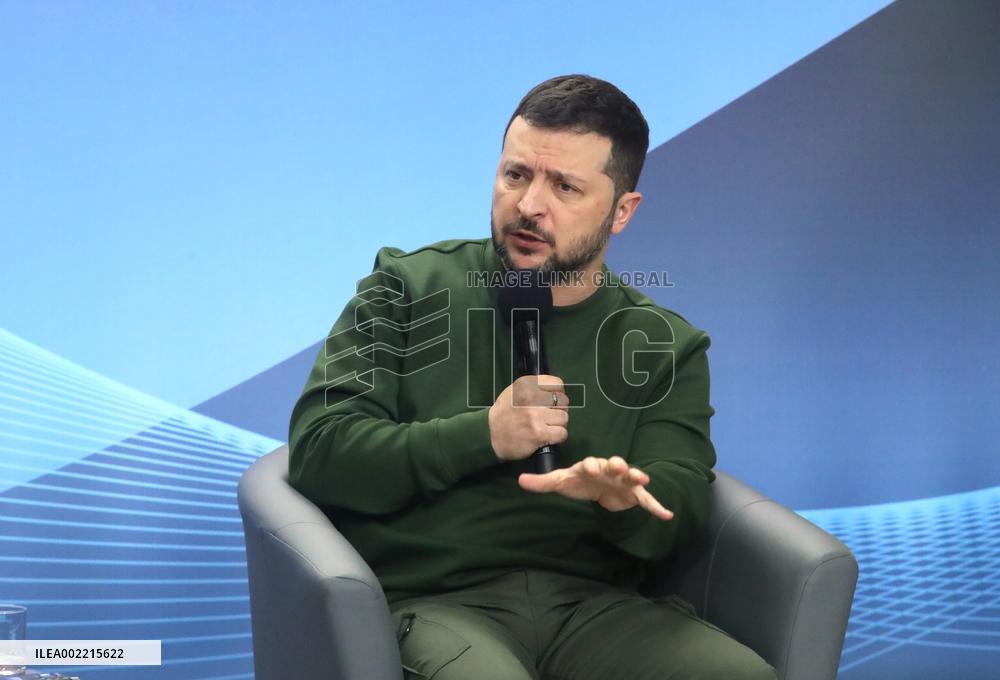 Volodymyr Zelenskyy and Donald Tusk meet with students in Kyiv