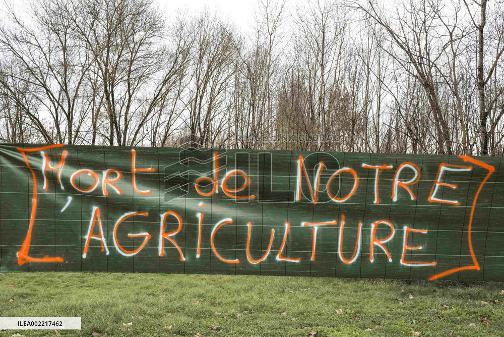 Farmers Block A62 Motorway - South Western France