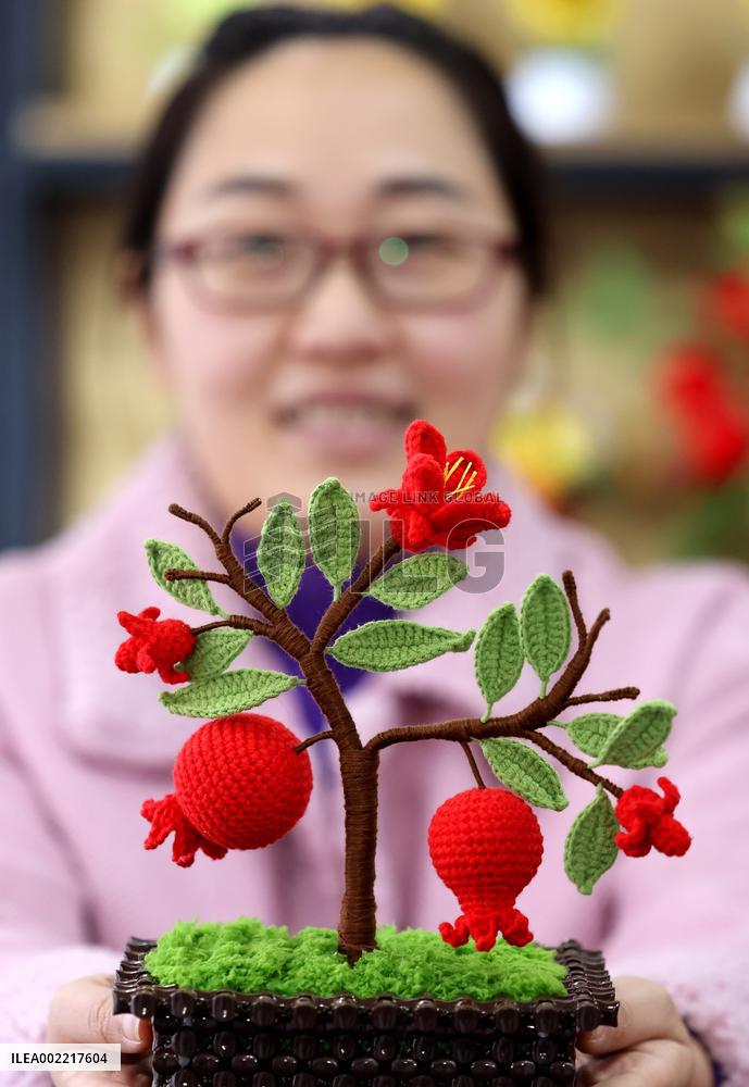 Red Pomegranate Woven With Colored Wool in Zaozhuang