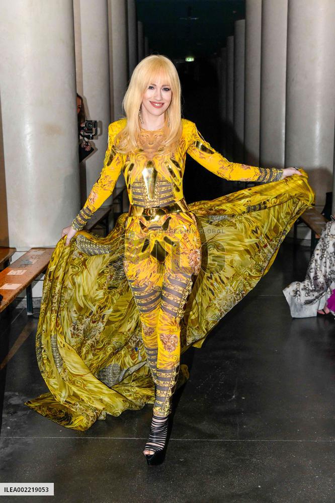 PFW - On Aura Tout Vu Front Row