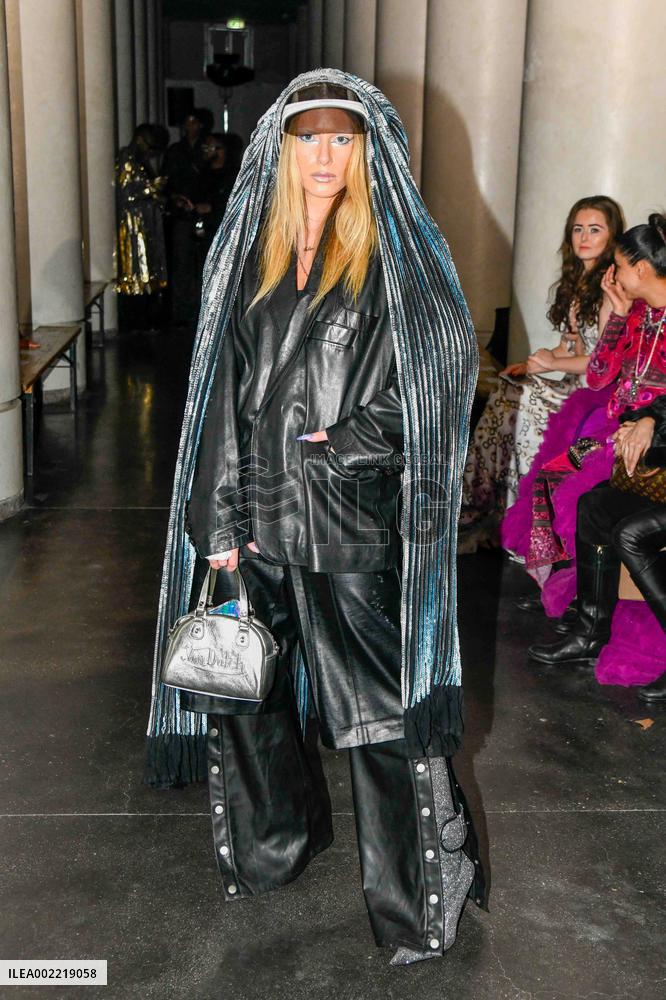 PFW - On Aura Tout Vu Front Row