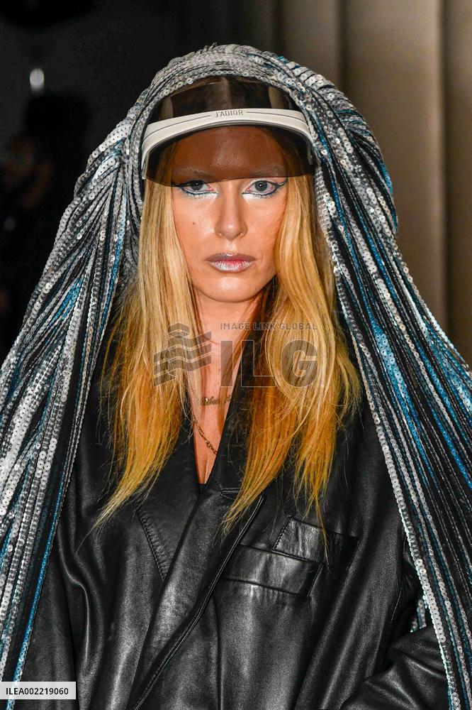 PFW - On Aura Tout Vu Front Row