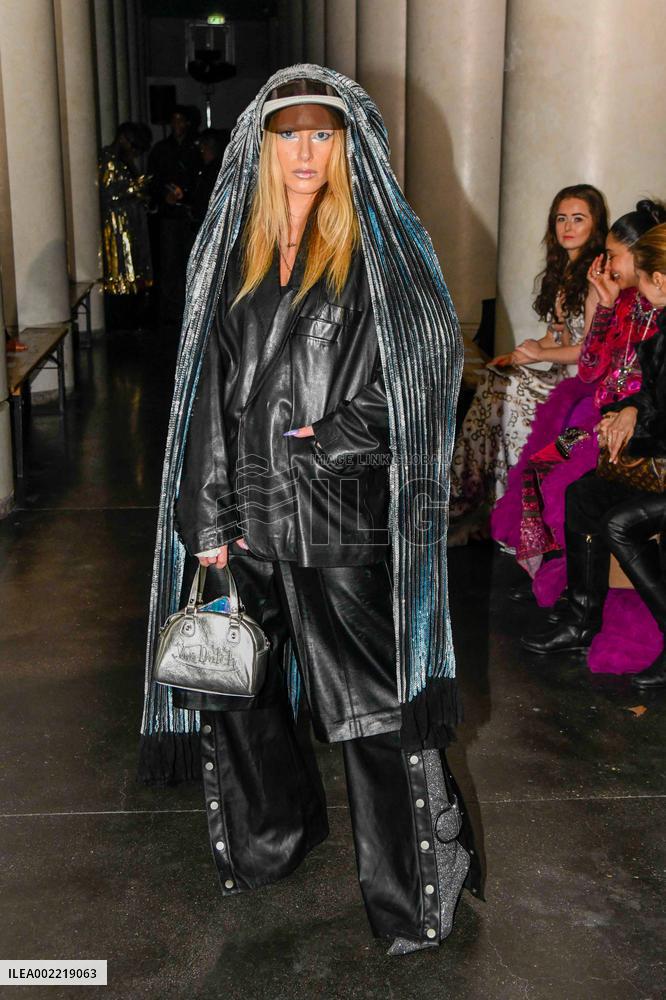 PFW - On Aura Tout Vu Front Row