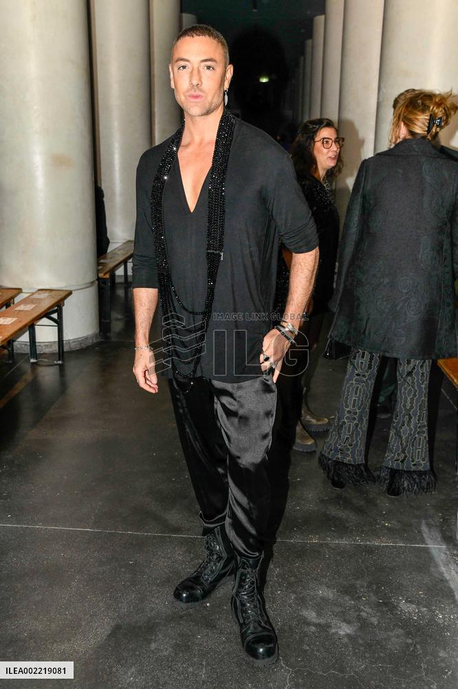 PFW - On Aura Tout Vu Front Row