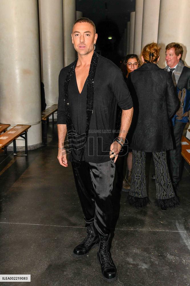 PFW - On Aura Tout Vu Front Row