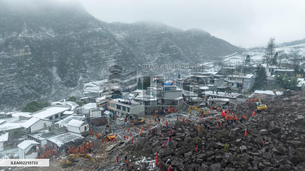 Xinhua Headlines: All-out efforts in search of landslide survivors as death toll rises to 31 in SW China