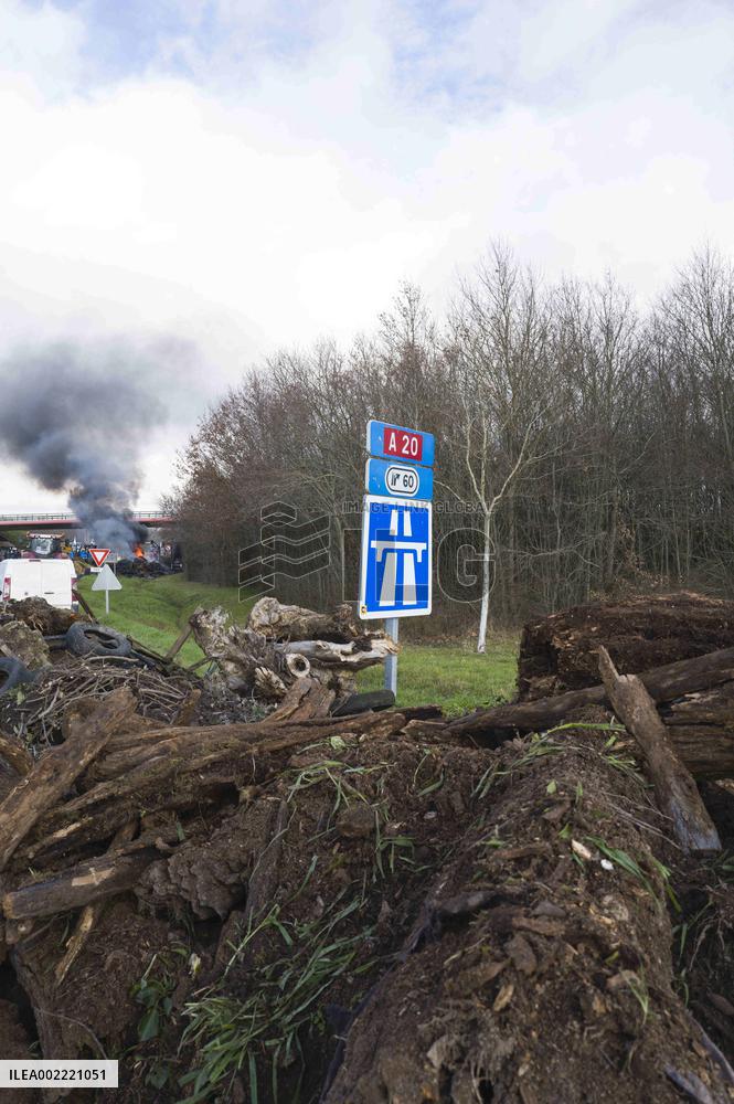 Farmers Block A20 Motorway - Montauban