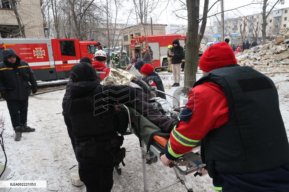 Russian troops shell Kharkiv