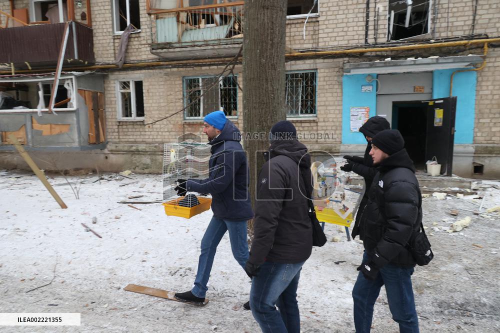 Russian troops shell Kharkiv