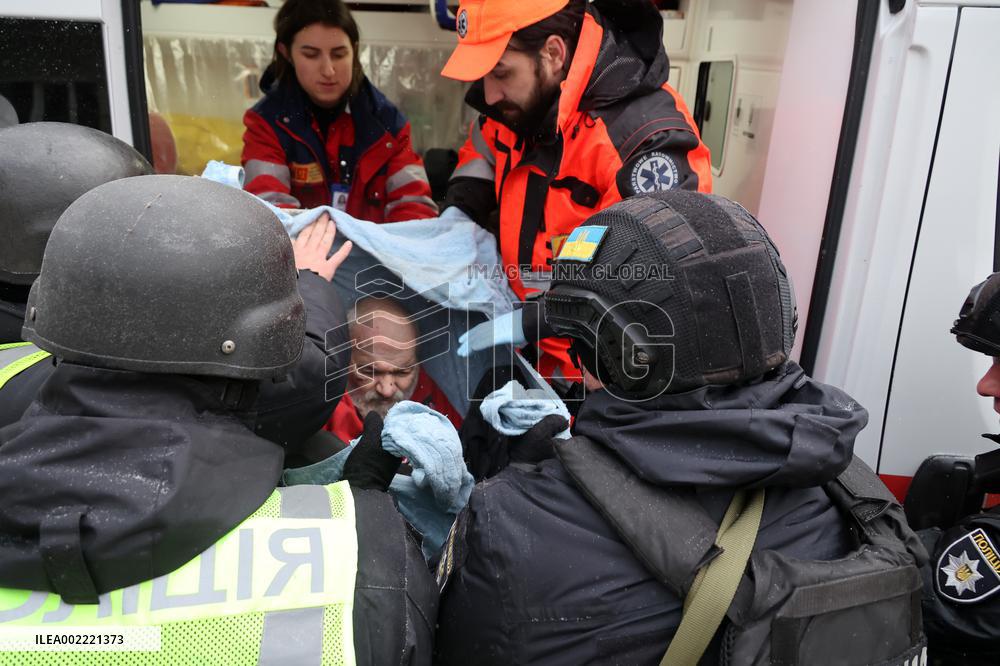 Russian troops shell Kharkiv