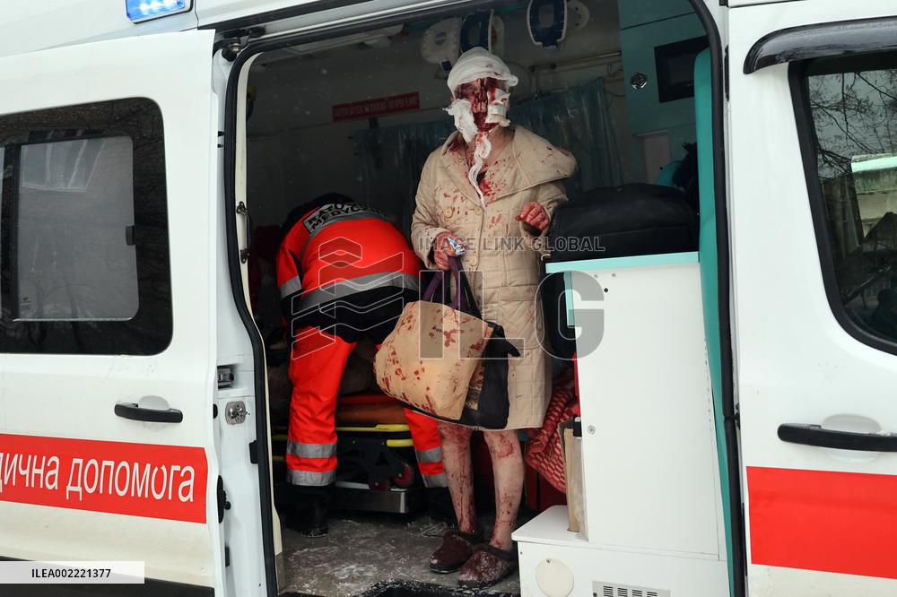 Russian troops shell Kharkiv