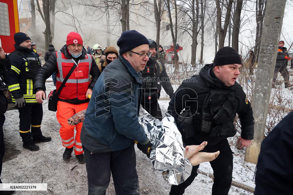 Russian troops shell Kharkiv