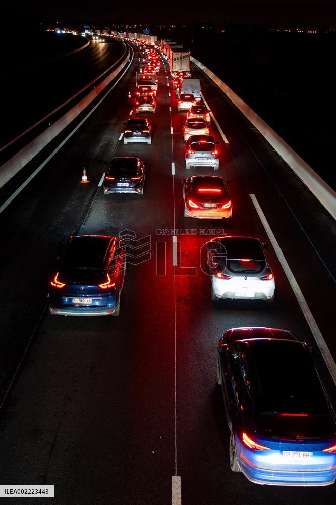 Farmers Block A61 Motorway - South Of Toulouse