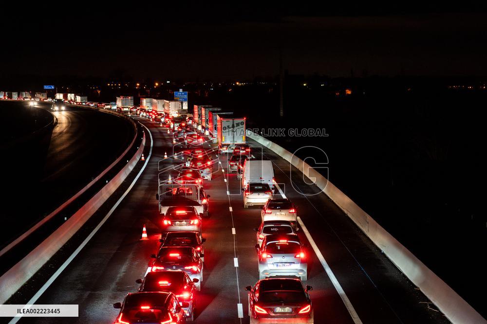 Farmers Block A61 Motorway - South Of Toulouse