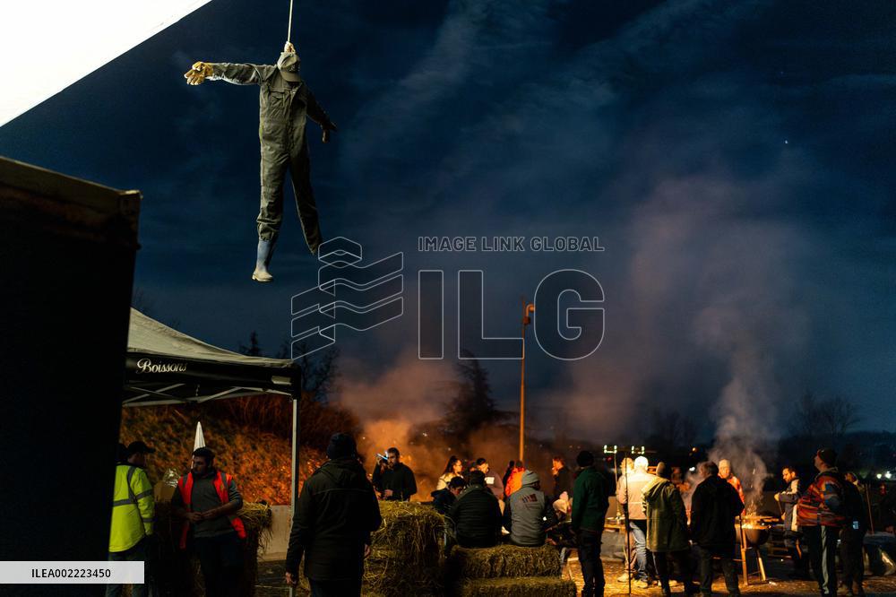 Farmers Block A61 Motorway - South Of Toulouse