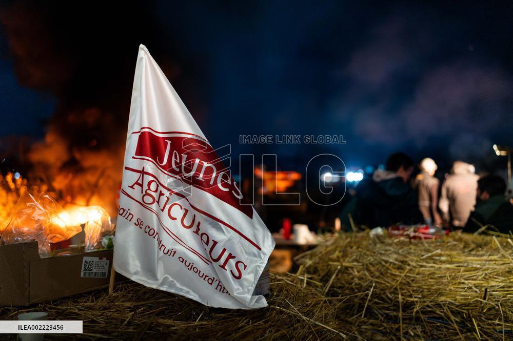 Farmers Block A61 Motorway - South Of Toulouse