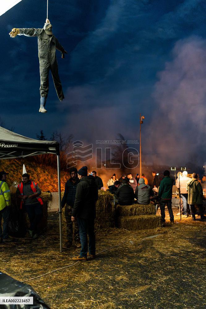 Farmers Block A61 Motorway - South Of Toulouse