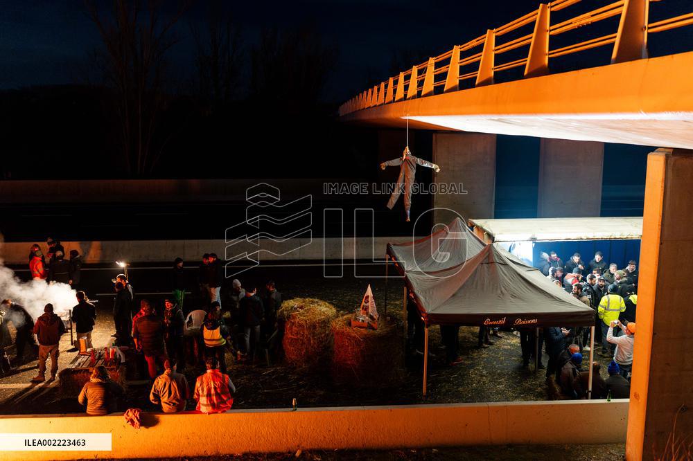 Farmers Block A61 Motorway - South Of Toulouse