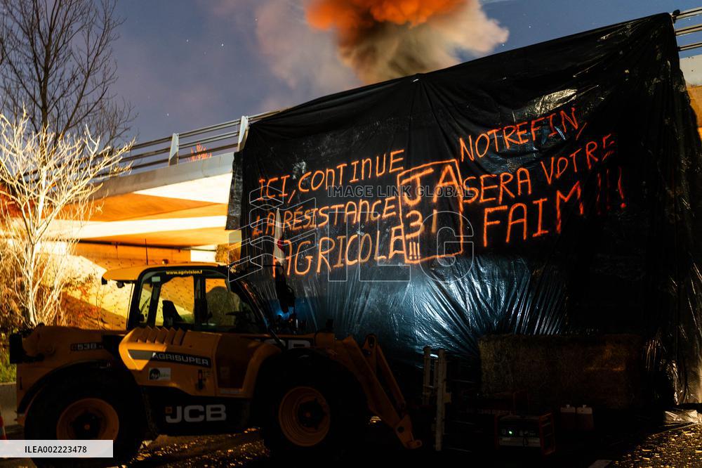 Farmers Block A61 Motorway - South Of Toulouse