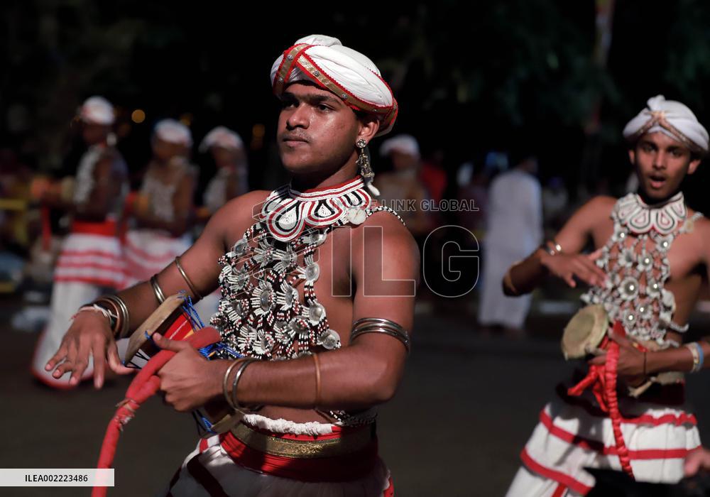 SRI LANKA-KELANIYA-PERAHERA FESTIVAL-CELEBRATION