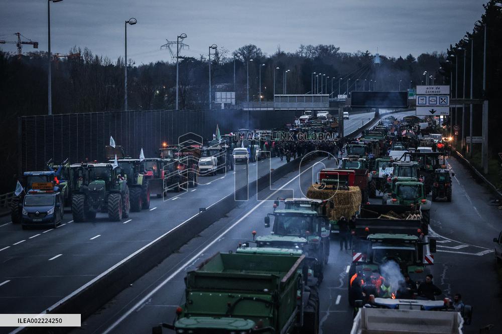 Farmers Block The Ring Road - Bordeaux