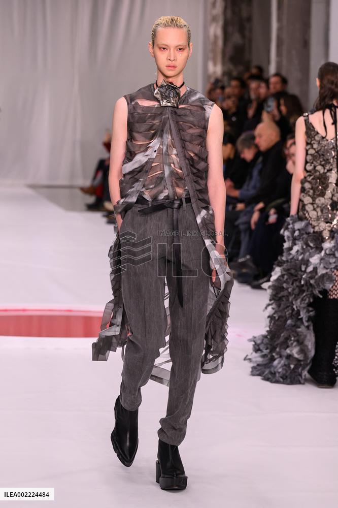 PFW - Yuima Nagazato Runway