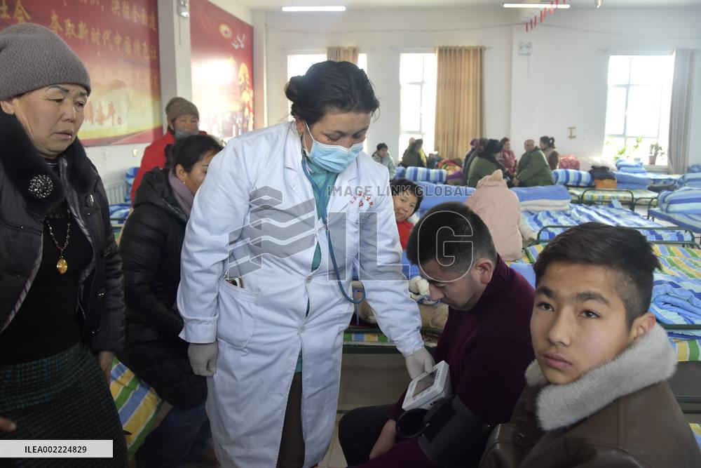 CHINA-XINJIANG-WUSHI-EARTHQUAKE-RELIEF EFFORTS (CN)