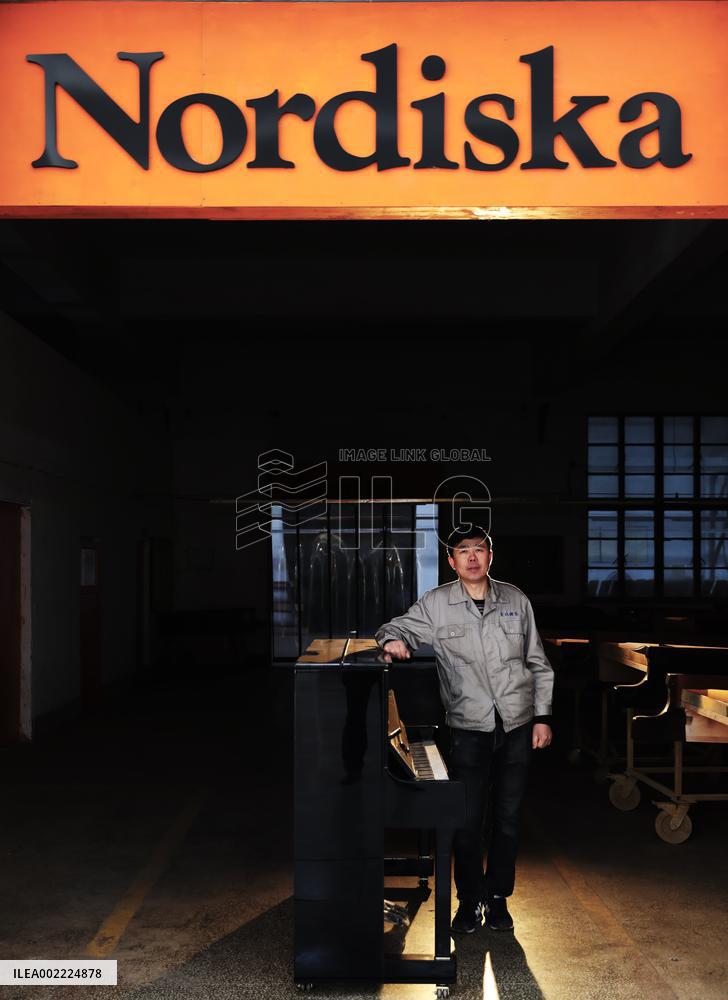 (ChineseToday)CHINA-LIAONING-YINGKOU-PIANO TUNER (CN)