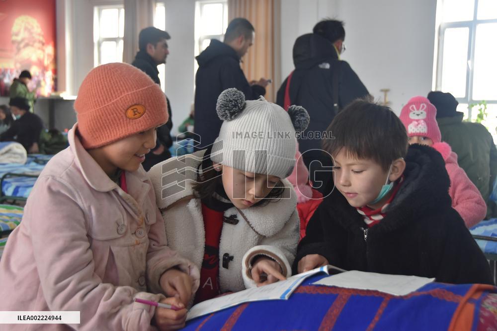 CHINA-XINJIANG-WUSHI-EARTHQUAKE-RELIEF EFFORTS (CN)