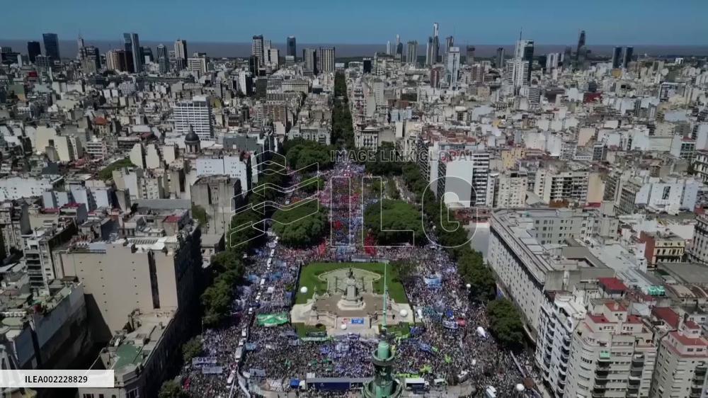 Major Argentine labor unions, organizations launch general strike against gov't austerity measures