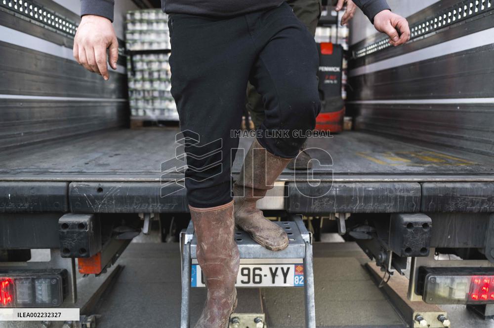 Checking trucks carrying goods - Montauban