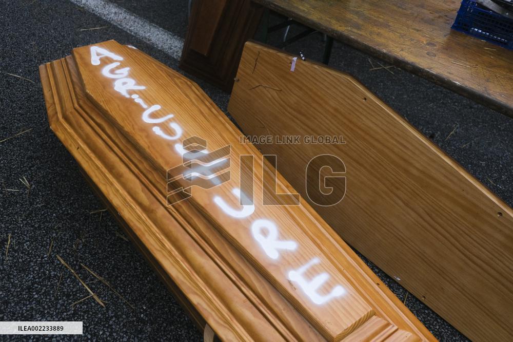 Farmers Block The A16 Motorway - North Of Paris