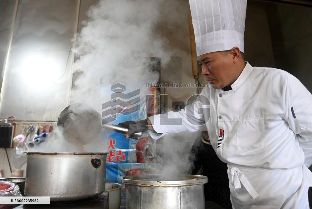 (EnchantingGuangxi) CHINA-GUANGXI-QUANZHOU-RICE NOODLES (CN)