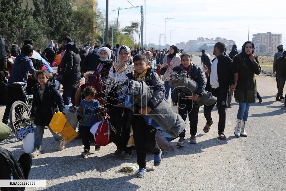 MIDEAST-GAZA-KHAN YOUNIS-EVACUATION