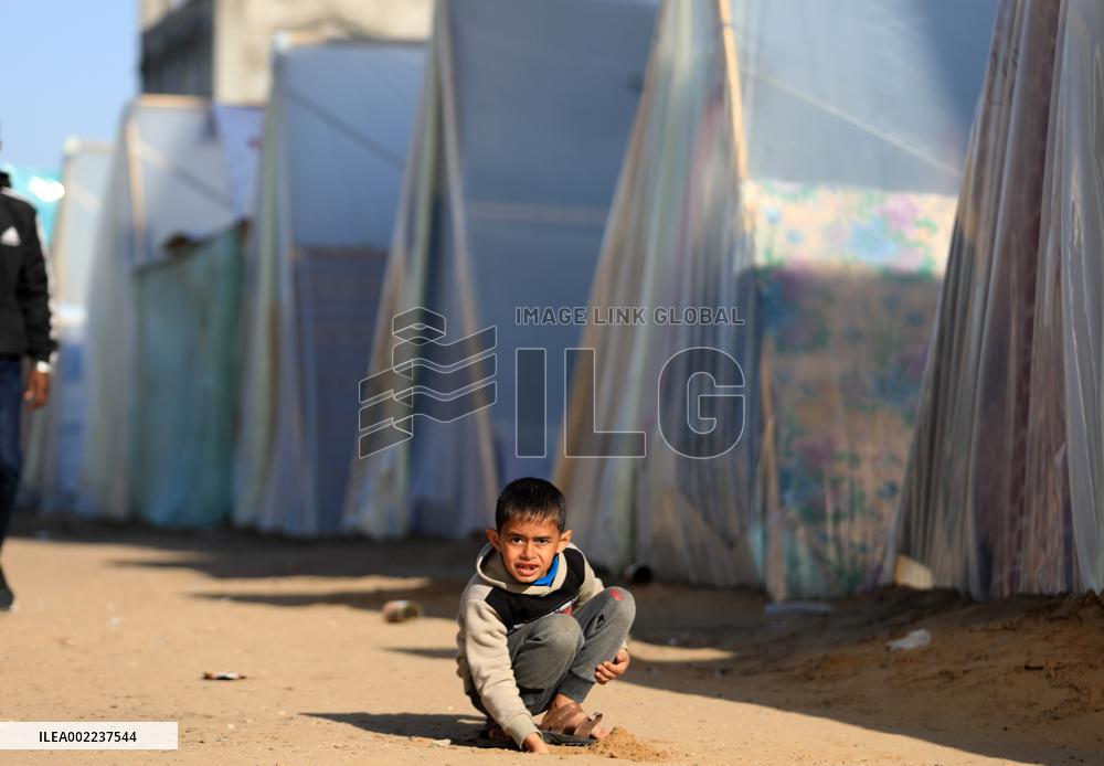 MIDEAST-GAZA-RAFAH-TEMPORARY CAMP